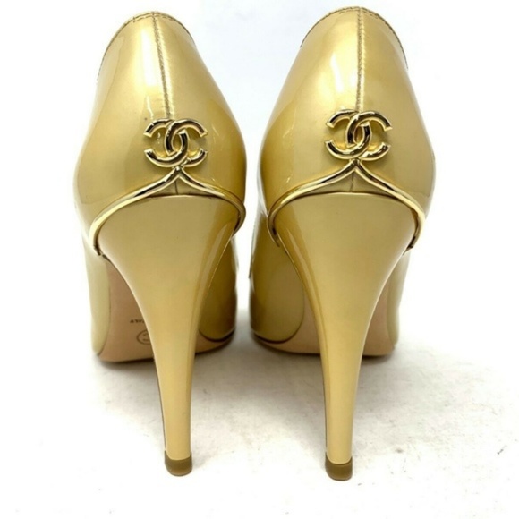 CHANEL COCO Mark Patent Leather Open Toes Shoes - Picture 5 of 8